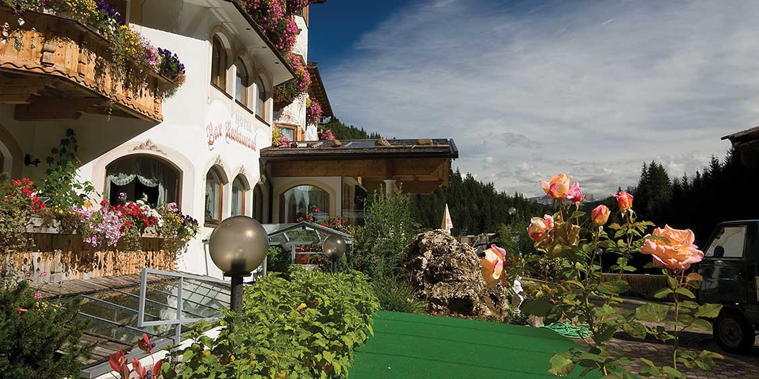 hotel corno bianco nova ponente